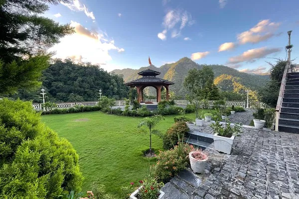 Rishikesh Yoga Teacher Training: 21-Day Ashram Stay