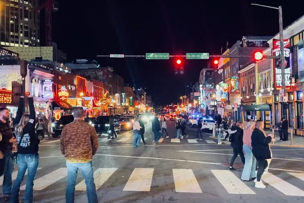 Nashville Private Tour: Explore Music City in Style!