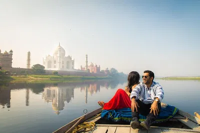 Unveiling Agra's Mughal Majesty: A Whirlwind Day Tour from Delhi