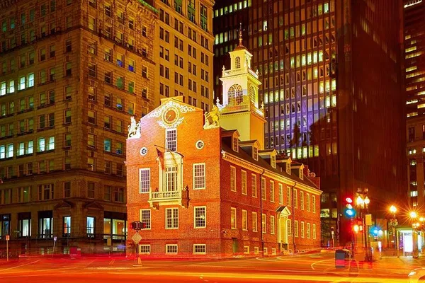 Step Back in Time: Uncover Boston's Freedom Trail History & Architectural Gems!