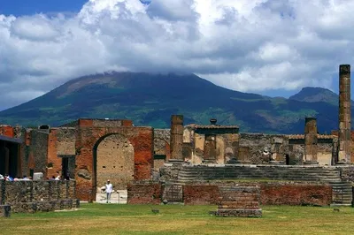 Pompeii Transfer: Naples to Amalfi Coast with Ancient Ruins