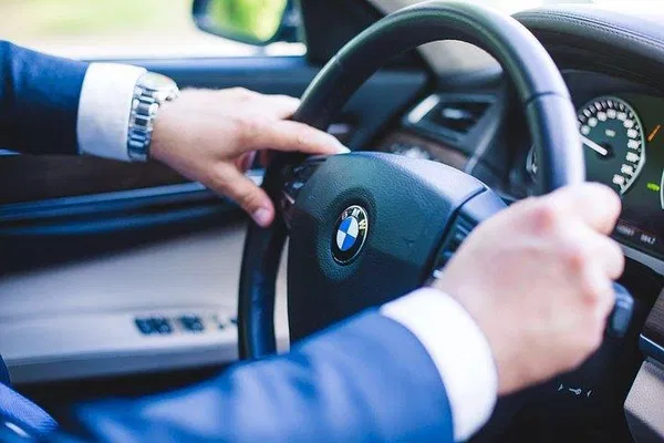 Effortless Bordeaux Arrival: Premium Private Transfer