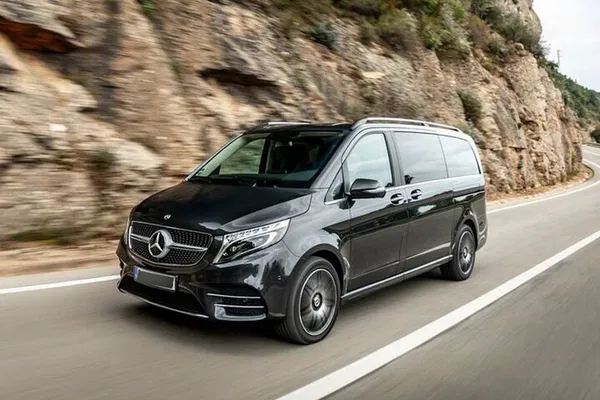 Paris Private Transfers: Airport, Disneyland, Versailles