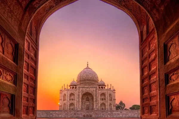 Taj Mahal Express: Jaipur to Delhi Tour with Agra Wonders