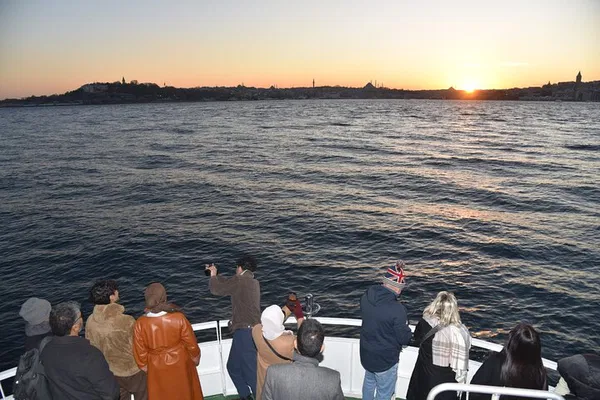 Istanbul Sunset Cruise: Bosphorus Views & Beylerbeyi Stop