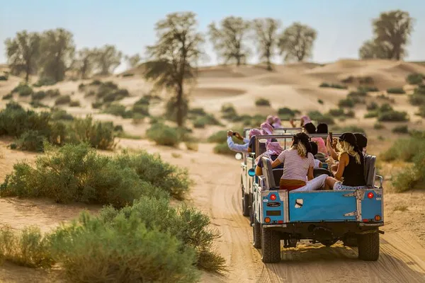 Timeless Dubai Desert Safari: A Vintage Land Rover Adventure