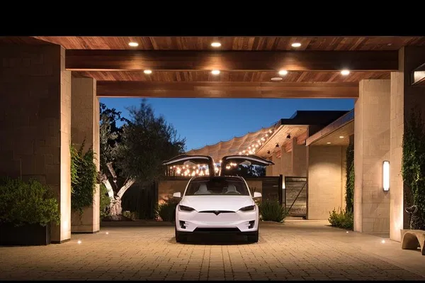 Elvis & Graceland VIP Daytrip from Nashville in Style