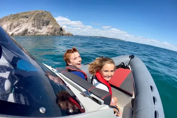 Torquay Private Boat Tour: Coastal Views & Wildlife!
