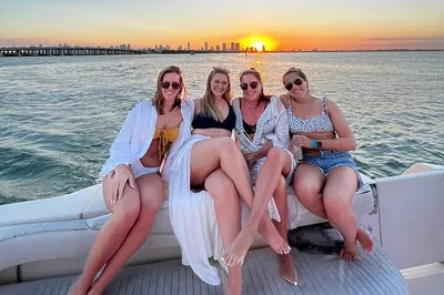 Miami Bay Yacht Cruise: Sunset Views & Skyline Spectacle