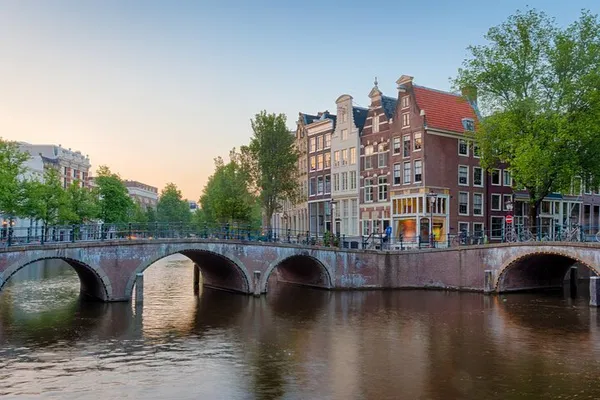 Uncover Amsterdam's Dark Secrets: A Ghost Hunting Exploration Game