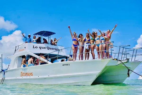 Bávaro Party Boat: Hip Hop Beats, Drinks & Snorkeling!