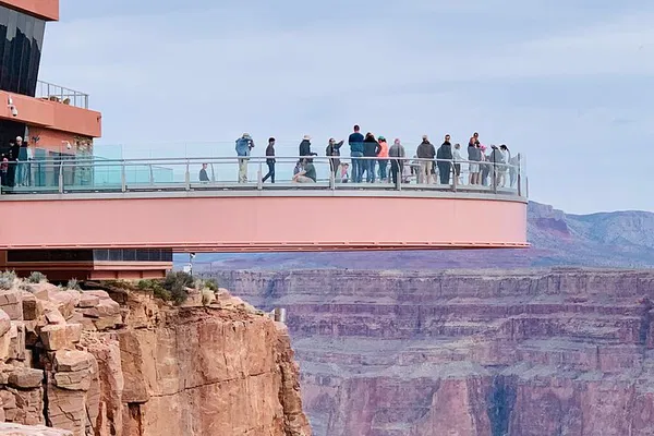 Grand Canyon Spanish Tour: Skywalk & Hoover Dam Adventure