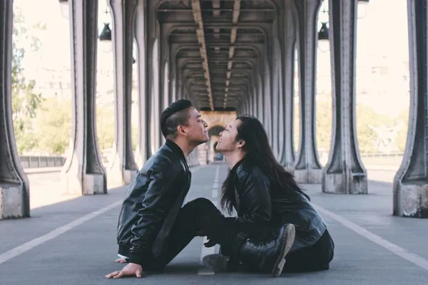 Paris Photoshoot Tour: Capture Your Parisian Adventure with a Pro!