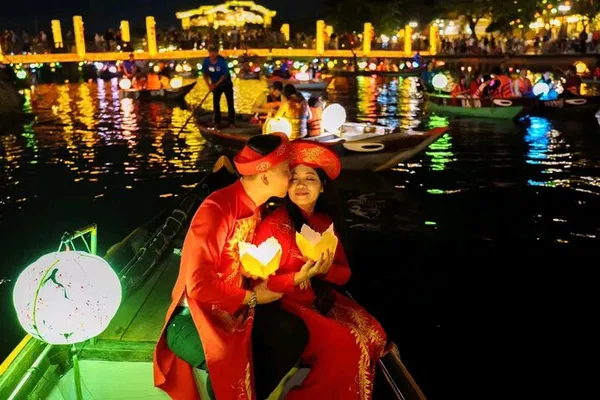 Hoi An Photo Tour: Lantern Release on Hoai River