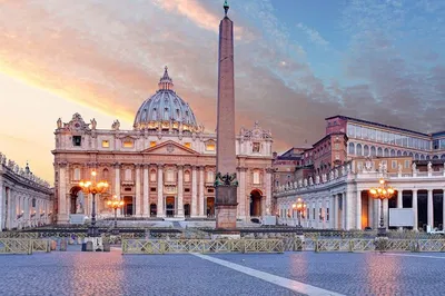 St. Peter's Basilica Tour: Tombs & Vatican History
