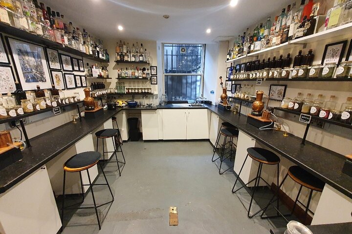 Craft Your Own Gin: Distillery Experience in [City/Region]