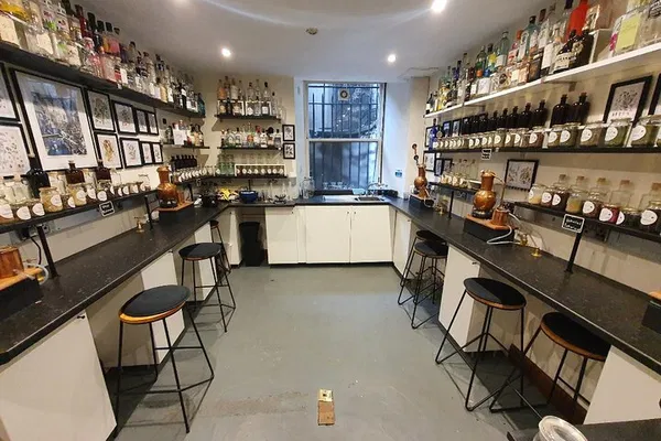 Craft Your Own Gin: Distillery Experience in [City/Region]