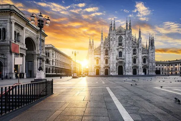 Milan's Hidden Gems: Private Walking Tour with a Local