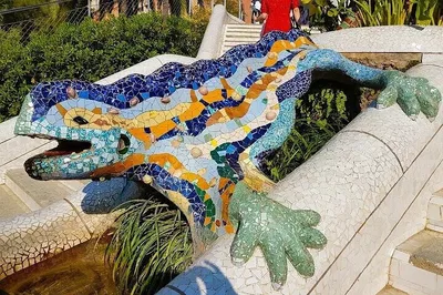 Discover Gaudí's Masterpiece: Barcelona Shared Guided Tour of Park Güell