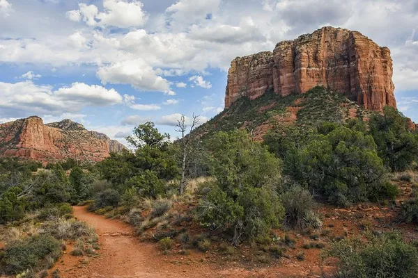 Sedona's Splendor: Hike, Dine & Vine Private Tour