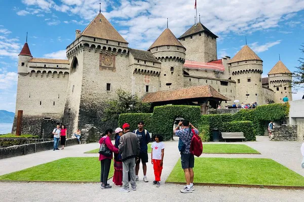 Lake Geneva Adventure: Chillon Castle & Chaplin's World Day Tour