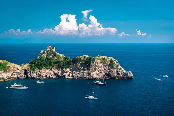 Amalfi Coast Boat Tour with Aperitif: Swim & Sail!