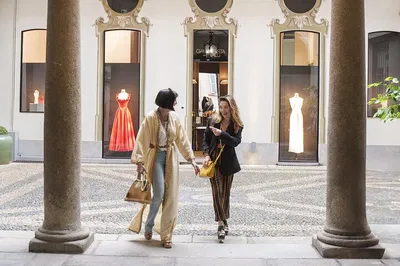 Milan's Best Shopping Tour with Personal Shopper