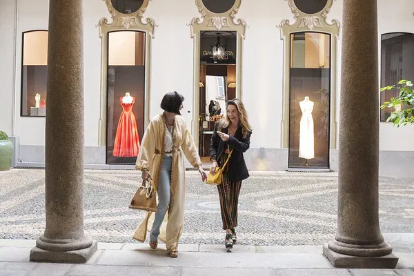 Milan's Best Shopping Tour with Personal Shopper