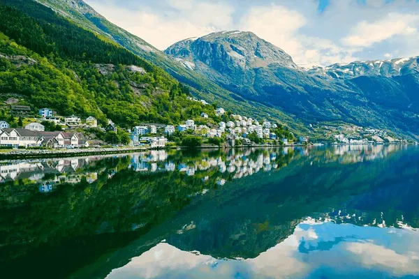 Hardangerfjord Tour: Waterfalls, Ferry & Scenic Views