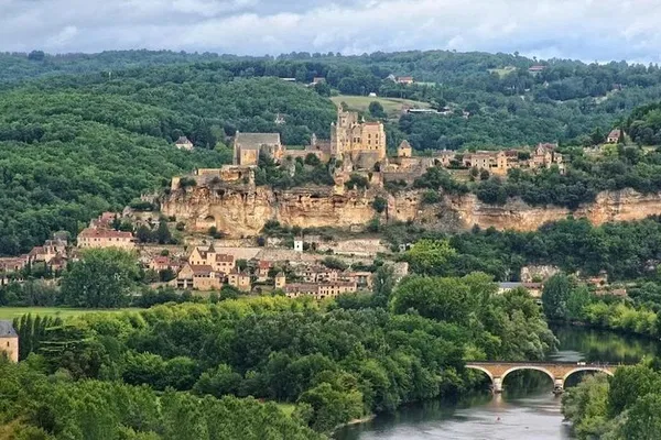 Unveiling Dordogne Valley's Treasures: An Exclusive Private Tour