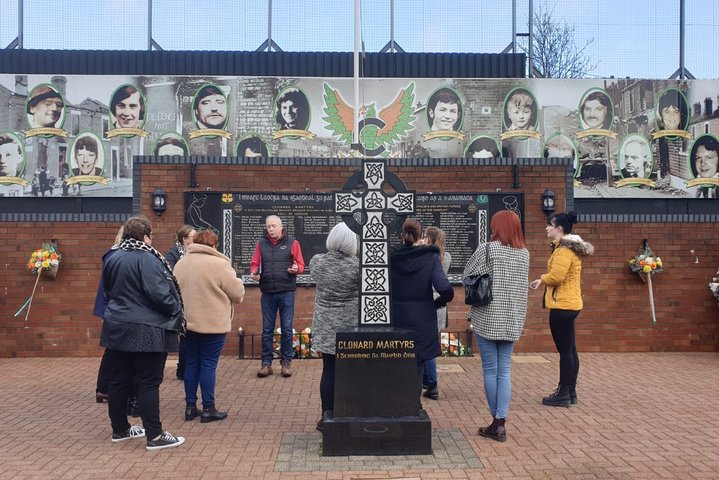 Belfast Black Taxi Tour: Political History Unveiled