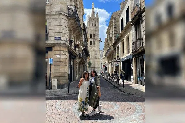 Uncover Bordeaux's Secrets: A Personalized Walking Tour with Local Sophia