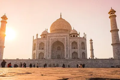 Unveiling Agra's Majesty: A Sunrise & Sunset Taj Mahal Private Tour