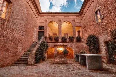Tuscan Castle Indulgence: Brunello Wine Tasting & Lunch in Montalcino