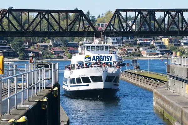 Seattle Locks Cruise: Unveiling City's Charm & Marine Marvels