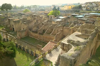 Unearth Herculaneum: Ancient City Tour with Pompeii Transfer