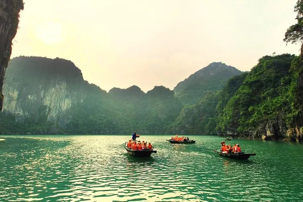 Vietnam Highlights: 5-Day Hanoi, Halong Bay Adventure
