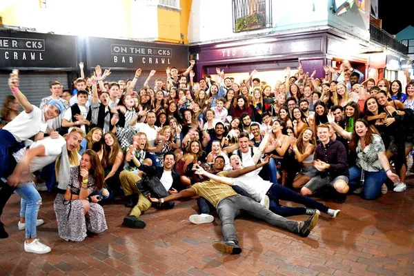 Melbourne Pub Crawl: Uncover Hidden Bars & Nightlife Hotspots!