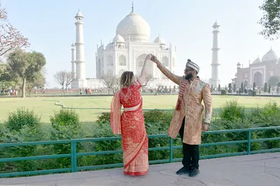 Sunrise Majesty: Private Taj Mahal & Agra Fort Tour from Delhi