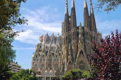 Uncover Barcelona's Secrets: A Self-Guided Historical Walking Adventure