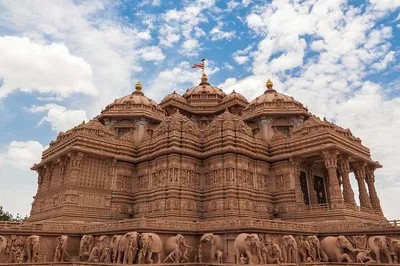 Akshardham's Cultural Immersion: Temple, Fountain Show & Rickshaw Ride