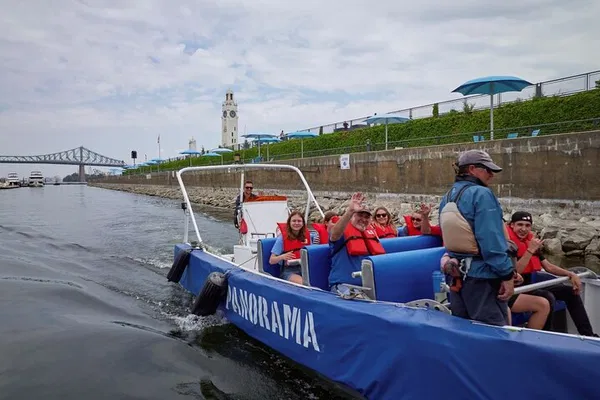 Montreal Sightseeing Cruise: Panorama Views by Jet Boat!