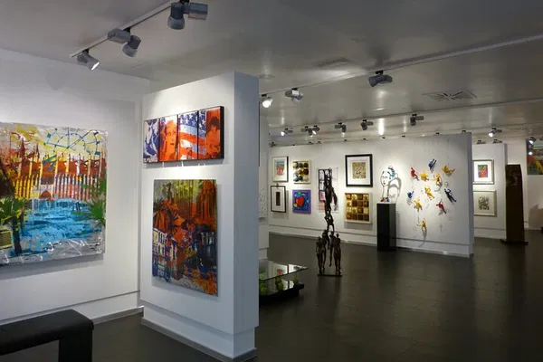 Mumbai's Colaba Art Scene: A Walking Tour of Culture and Color