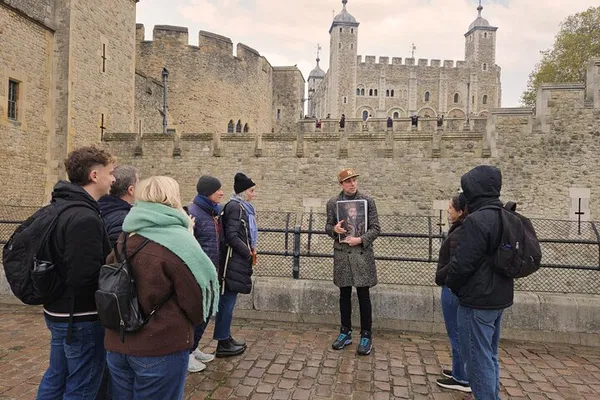 Tower of London Medieval History Walking Tour