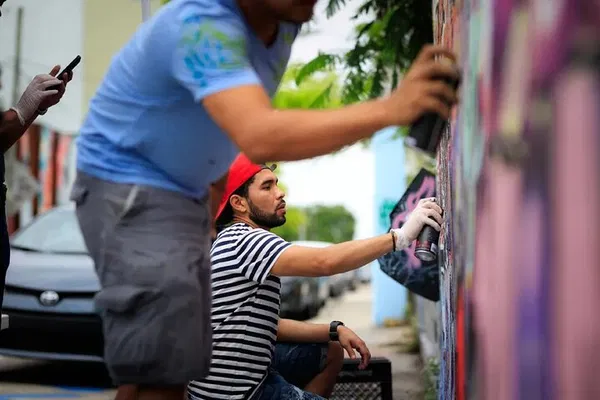 Unleash Your Inner Artist: Graffiti Master Class in Miami's Art District!
