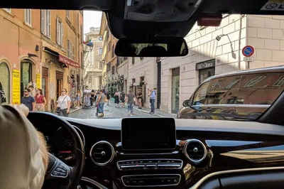 Luxury Airport Transfer: Rome City Center Arrival in Style