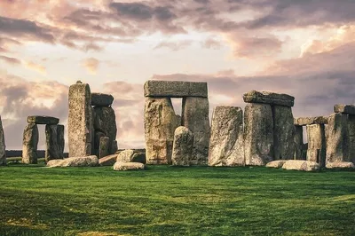 Uncover Ancient Wonders: Private Stonehenge & Bath Tour from London