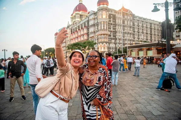 Unveiling Mumbai's Soul: A Private Tour of Iconic Landmarks