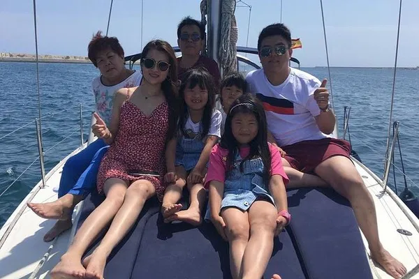 Barcelona Bliss: Private Boat Trip with Open Bar