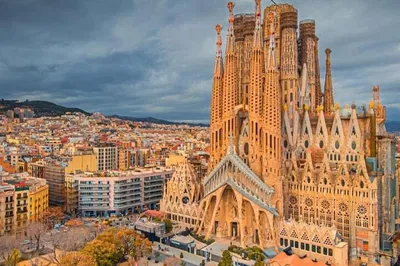 Sagrada Familia: Skip-the-Line Guided Tour